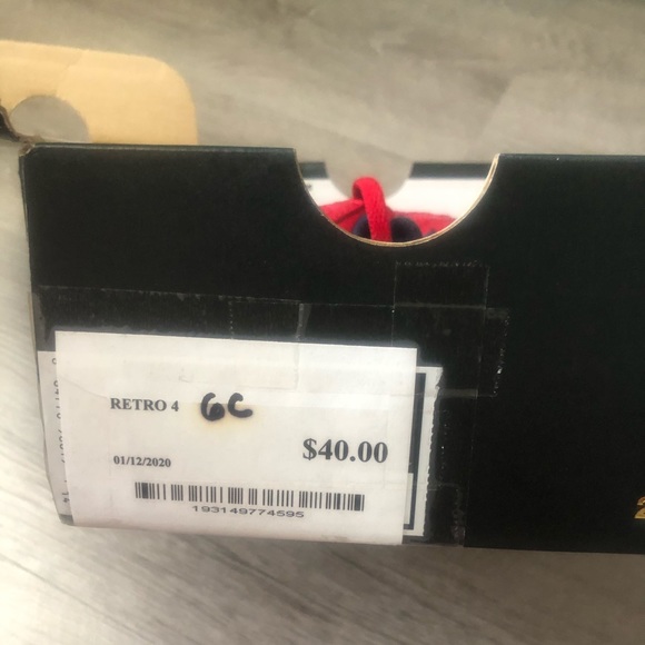 Jordan Retro 4 - Picture 2 of 4
